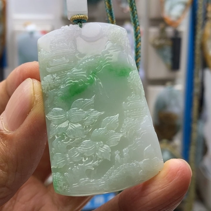 陈***浪翡翠未镶嵌颈饰山水