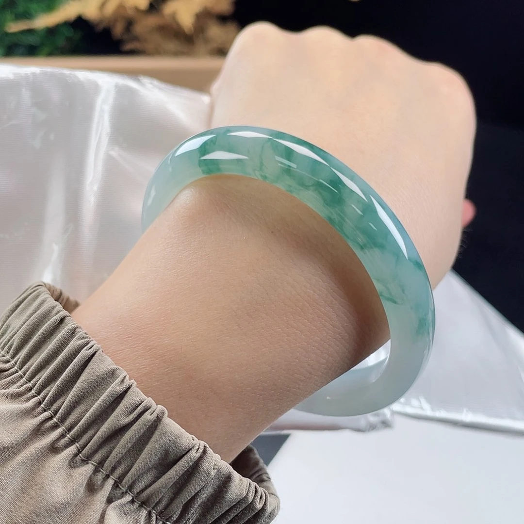 翡翠手镯未镶嵌9555-果冻底起胶渐变飘花-贵妃