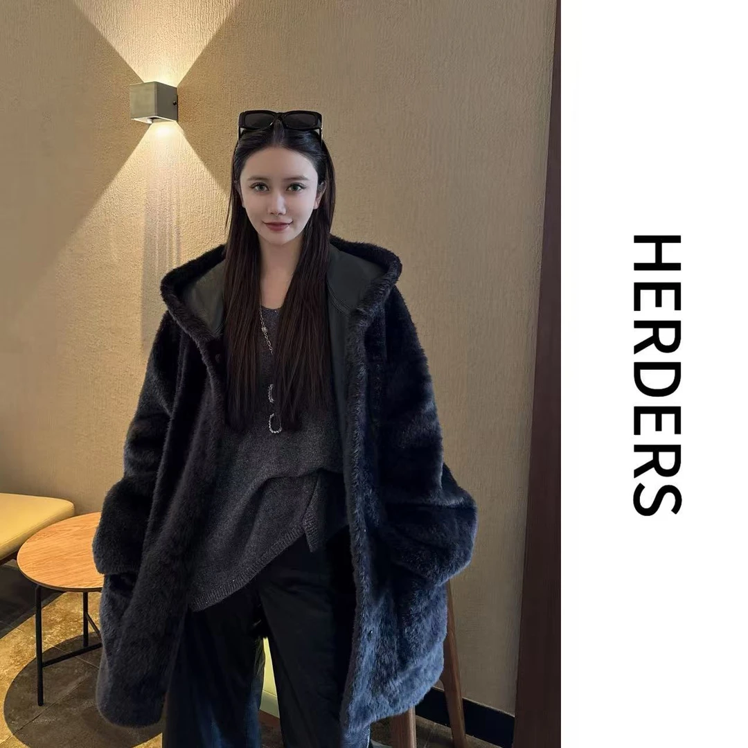 HERDERS 短款圆领纽扣款皮毛一体外套  52118
