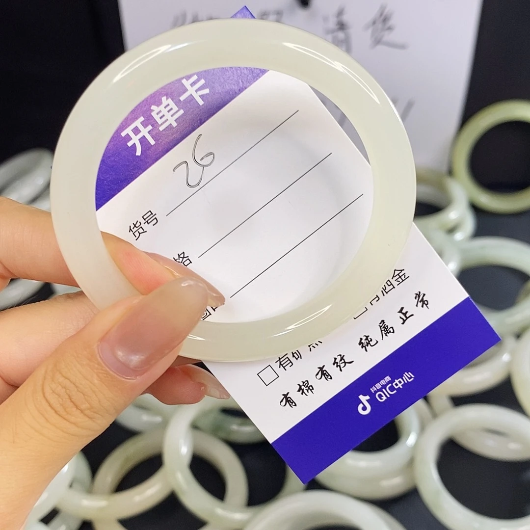 未镶嵌手镯石英质玉