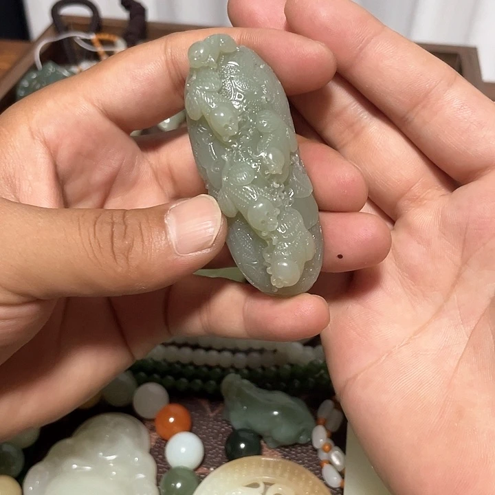 和田玉未镶嵌颈饰装*人