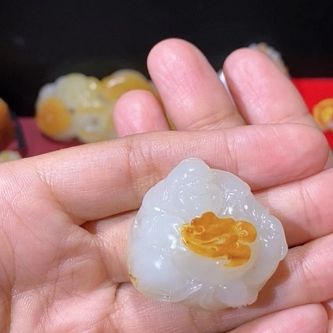 【闪购商品】未镶嵌和田玉挂件日**辰