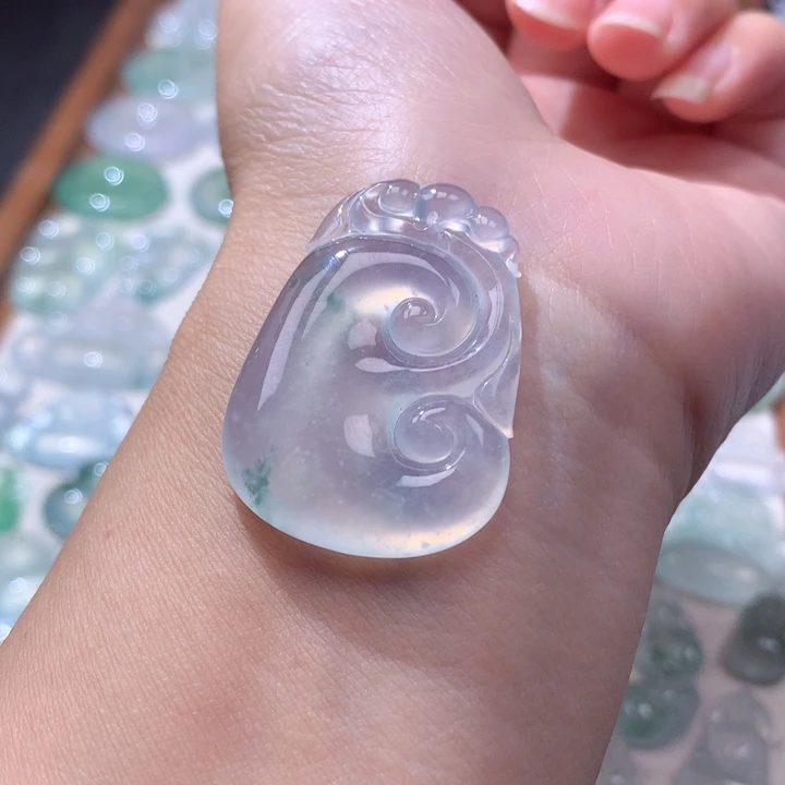 颈饰未镶嵌翡翠高冰飘花大如意