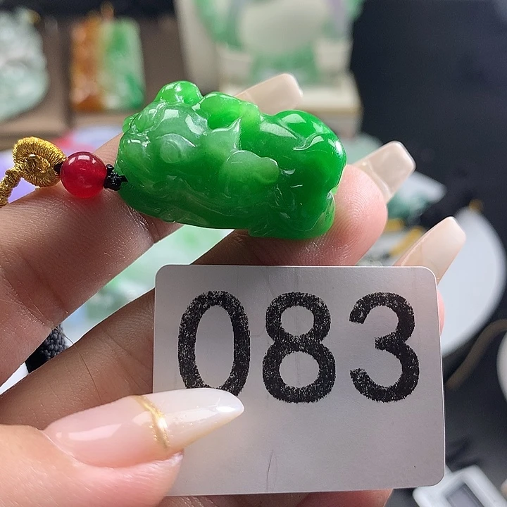 翡翠未镶嵌吊坠(赠链)翡翠