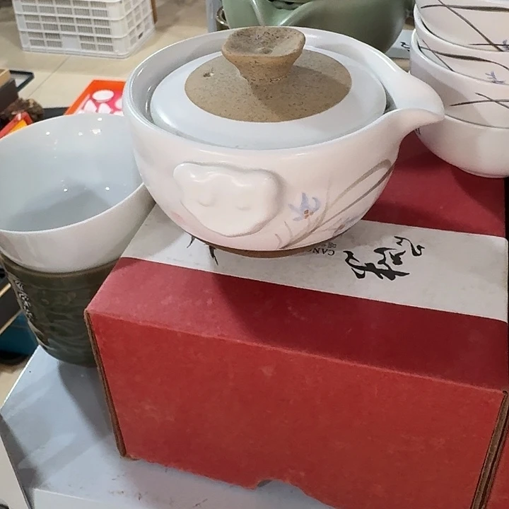 主人杯一个，瓷。。。