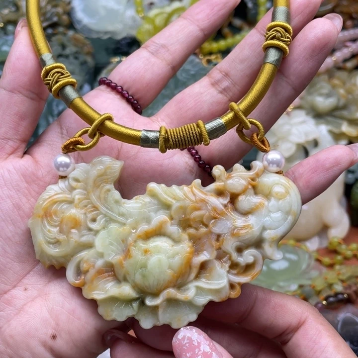 蛇纹石玉未镶嵌颈饰