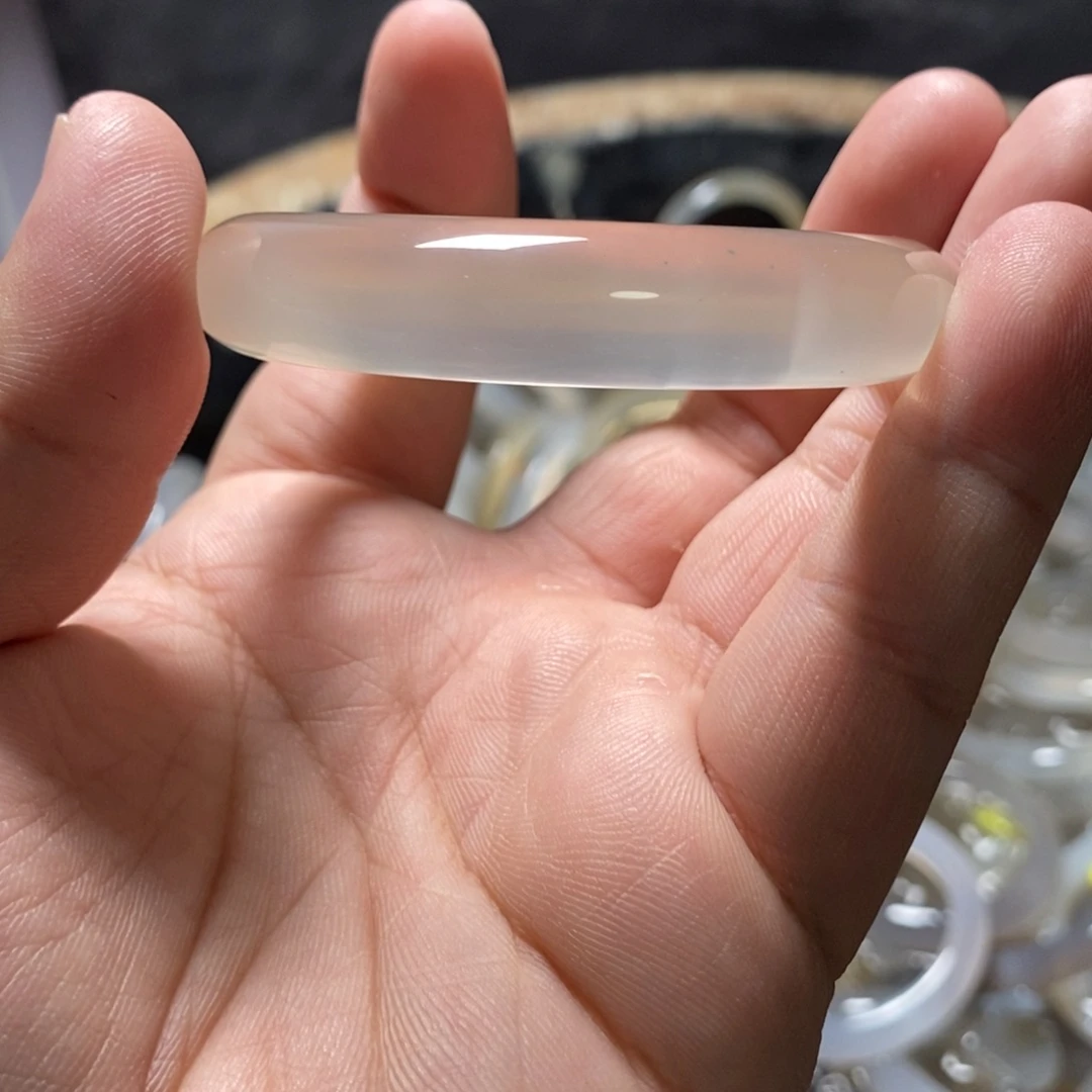 利***世玛瑙/玉髓未镶嵌手镯