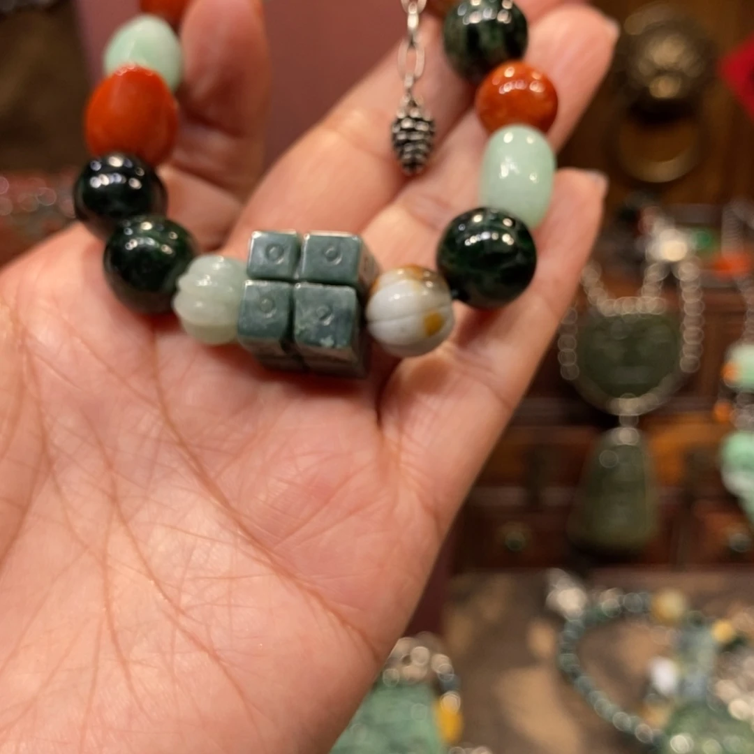 翡翠吊坠(赠链)未镶嵌