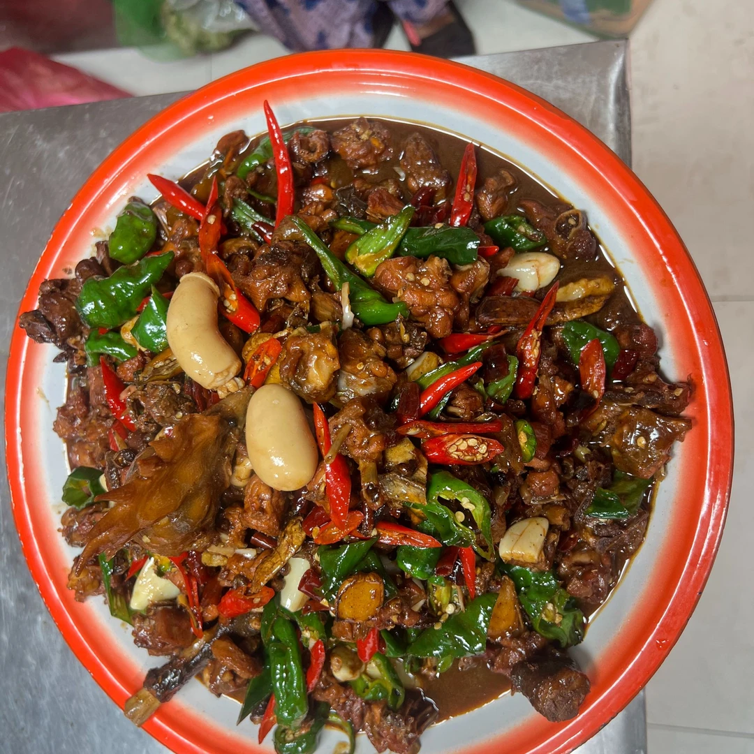 松林散养八个月小公鸡