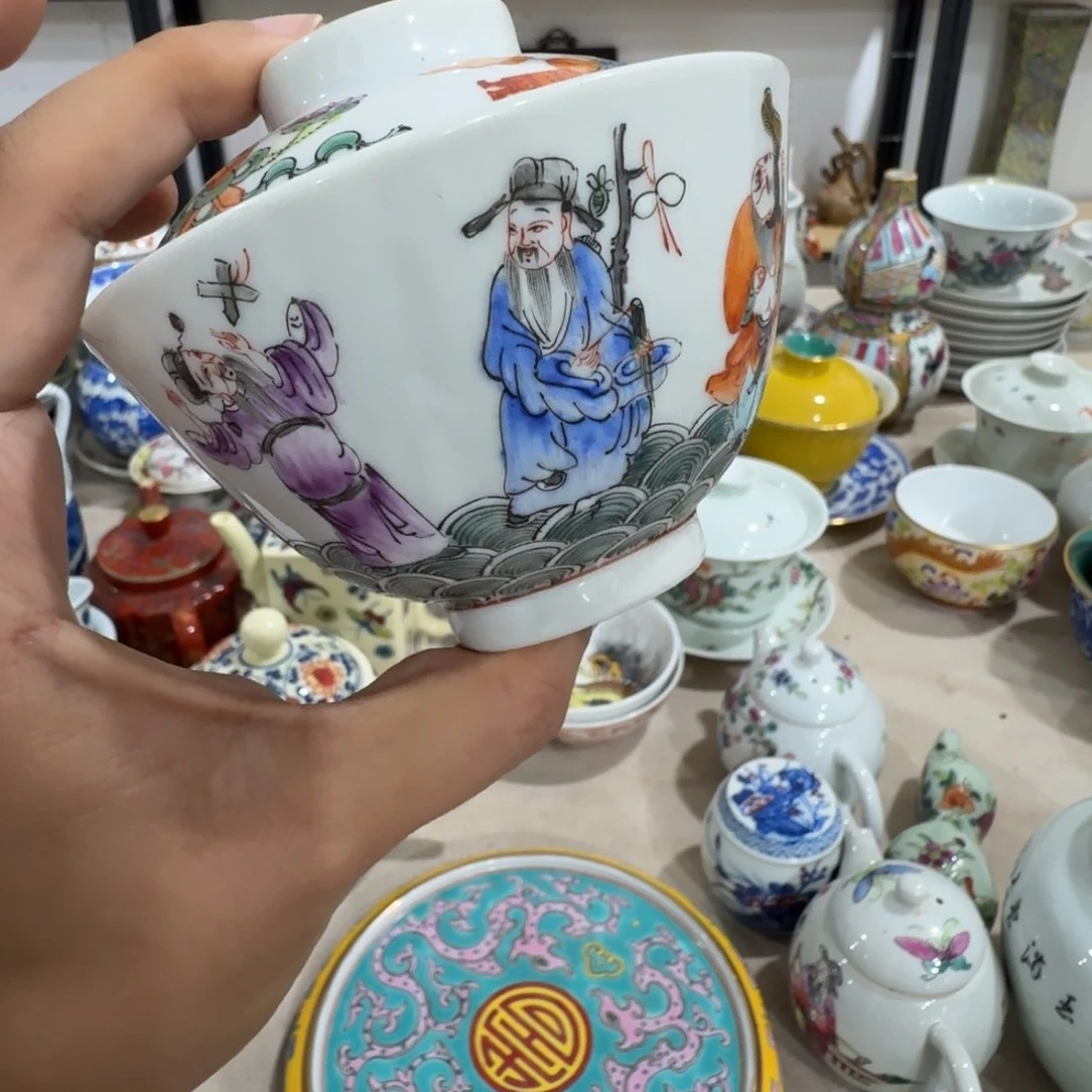 瓷片摆件的是谁和哪个了么