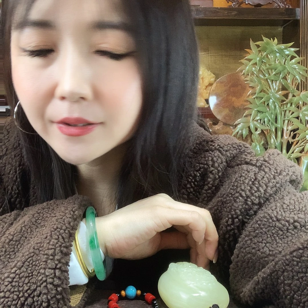 百***康石材古青石手把件