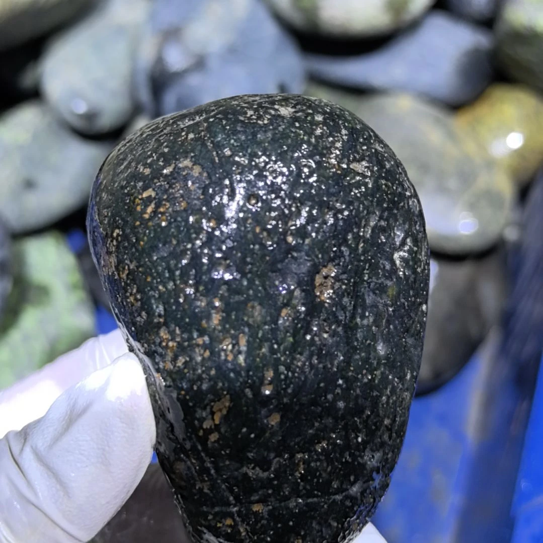 夜***雪藏玉药王石原石一个摆件