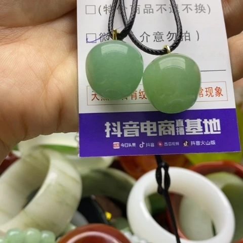 未镶嵌蛇纹石玉颈饰