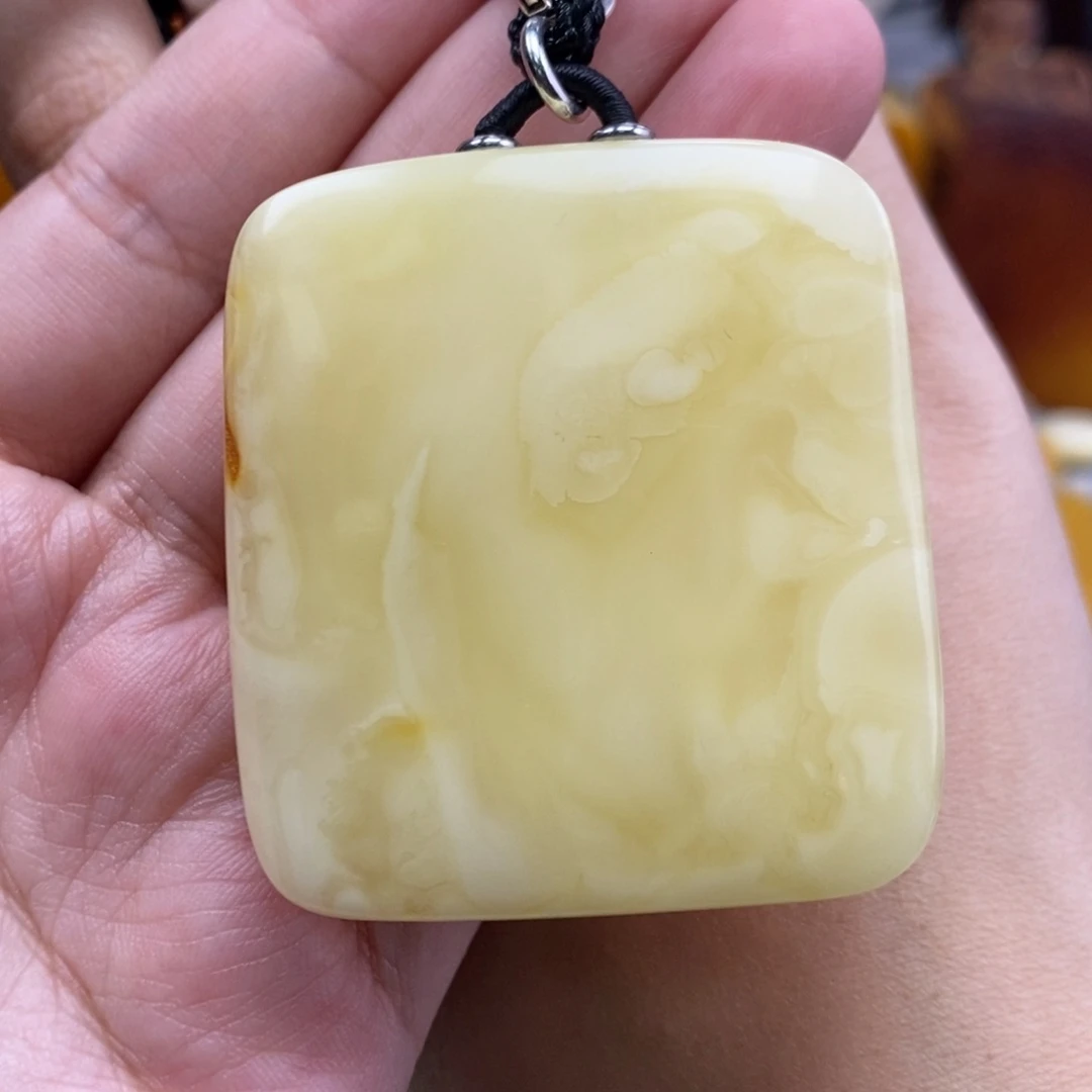 琥珀吊坠(赠链)未镶嵌