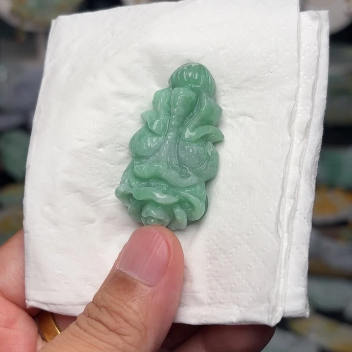 翡翠未镶嵌颈饰吊坠