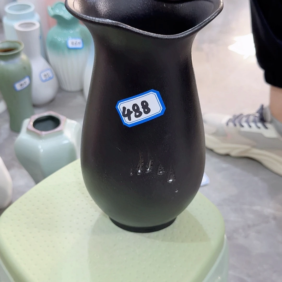 蜜***可488号陶瓷高24厘米瑕疵一个