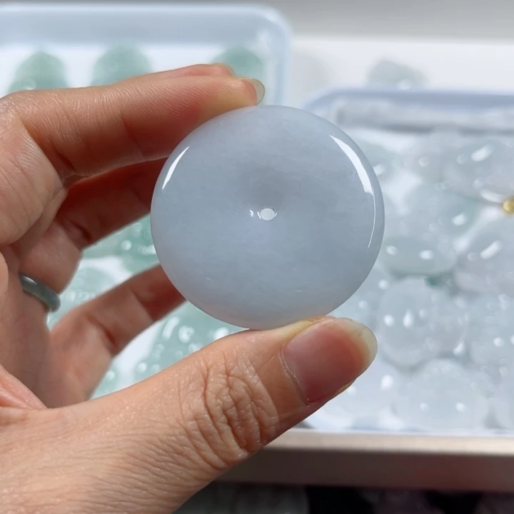 翡翠挂件未镶嵌翡翠