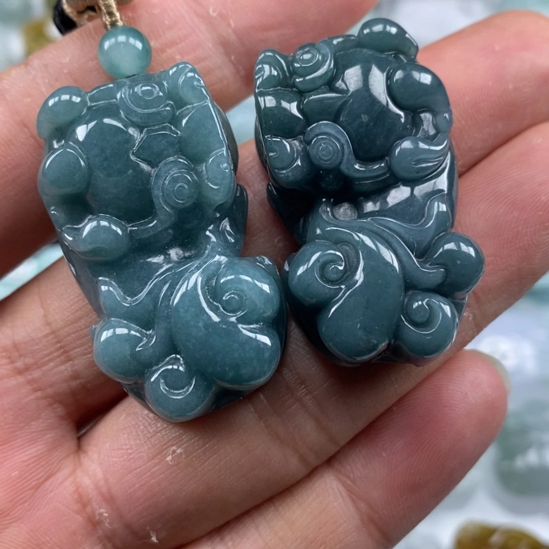 兴***发翡翠未镶嵌颈饰霸王貔貅吊坠