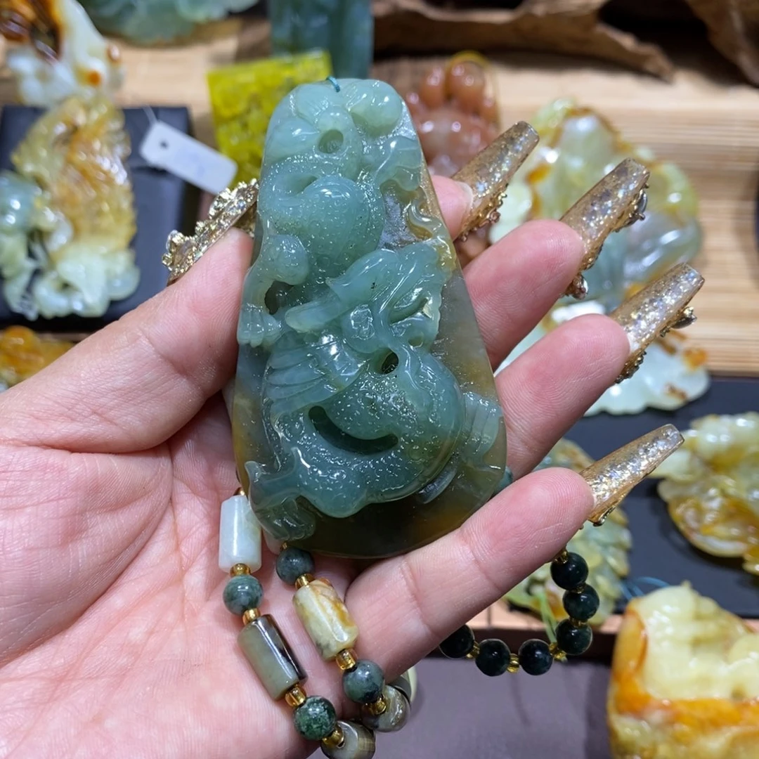 蛇纹石玉颈饰未镶嵌