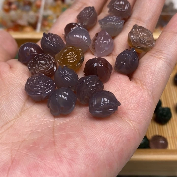 未镶嵌颈饰玛瑙/玉髓3个玫瑰花