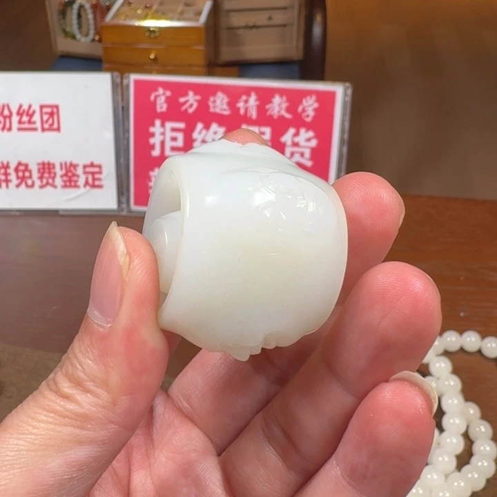 和田玉颈饰未镶嵌酒***香