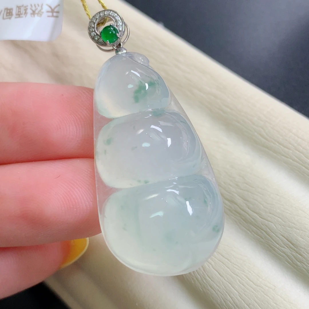 翡翠18K金镶嵌颈饰豆子