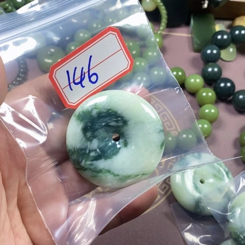 未镶嵌蛇纹石玉颈饰
