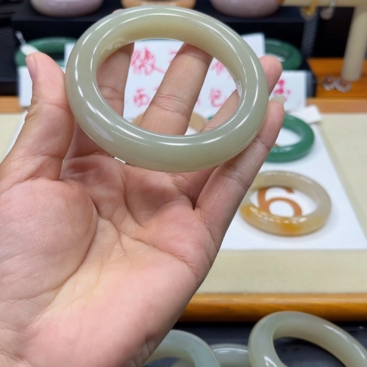 未镶嵌手镯石英质玉用****5