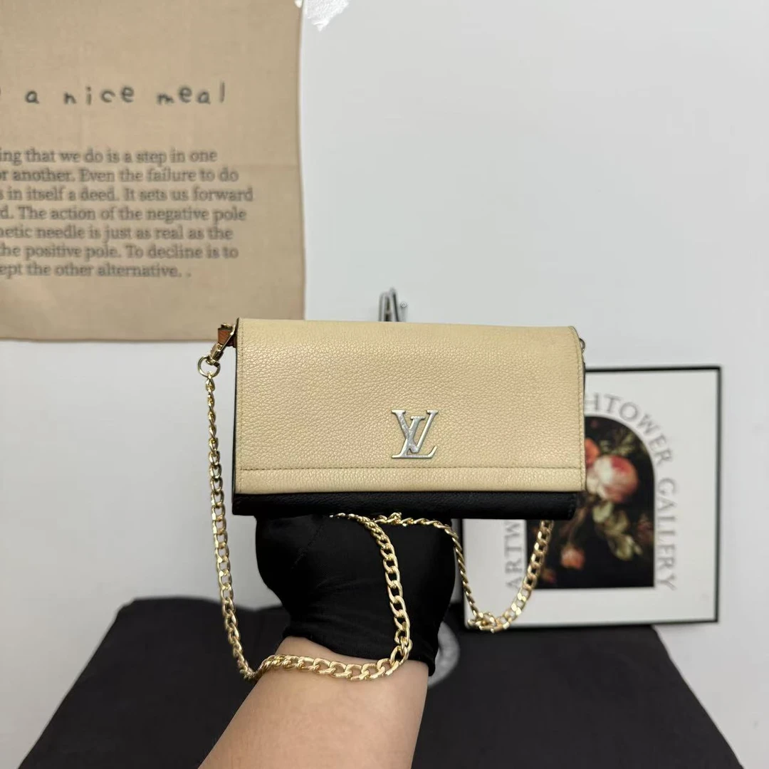 95新 LouisVuitton/路易威登 lv拼色钱包/斜挎包/手拿包/后加链条
