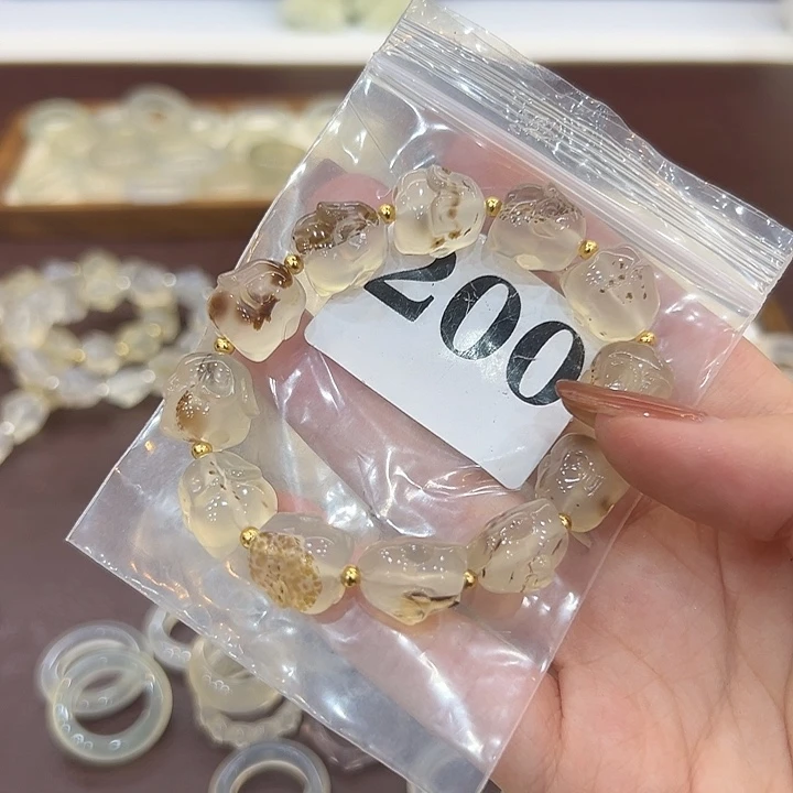 玲***岛玛瑙/玉髓合金戒指200兔子串