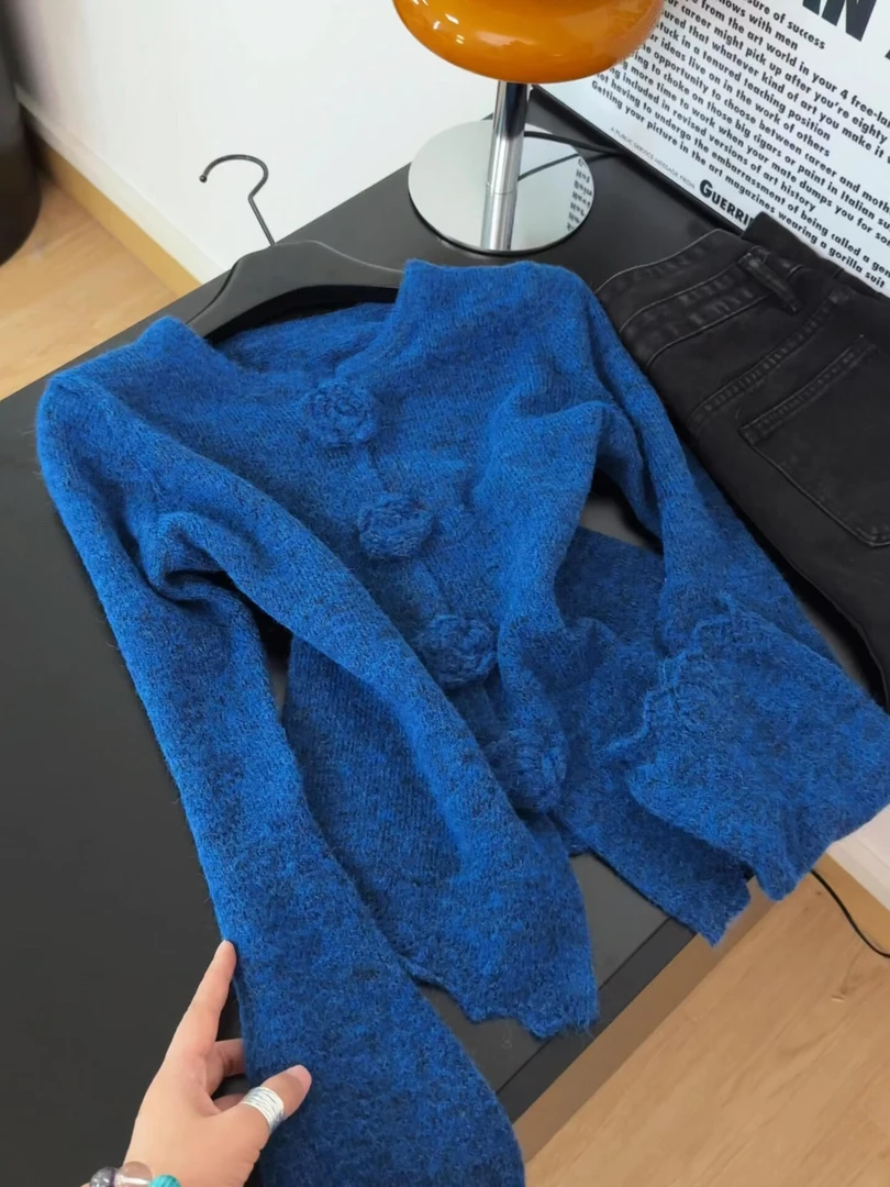 2025秋季新款韩系复古法式设计感毛衣V领长袖修身显瘦立体上衣女