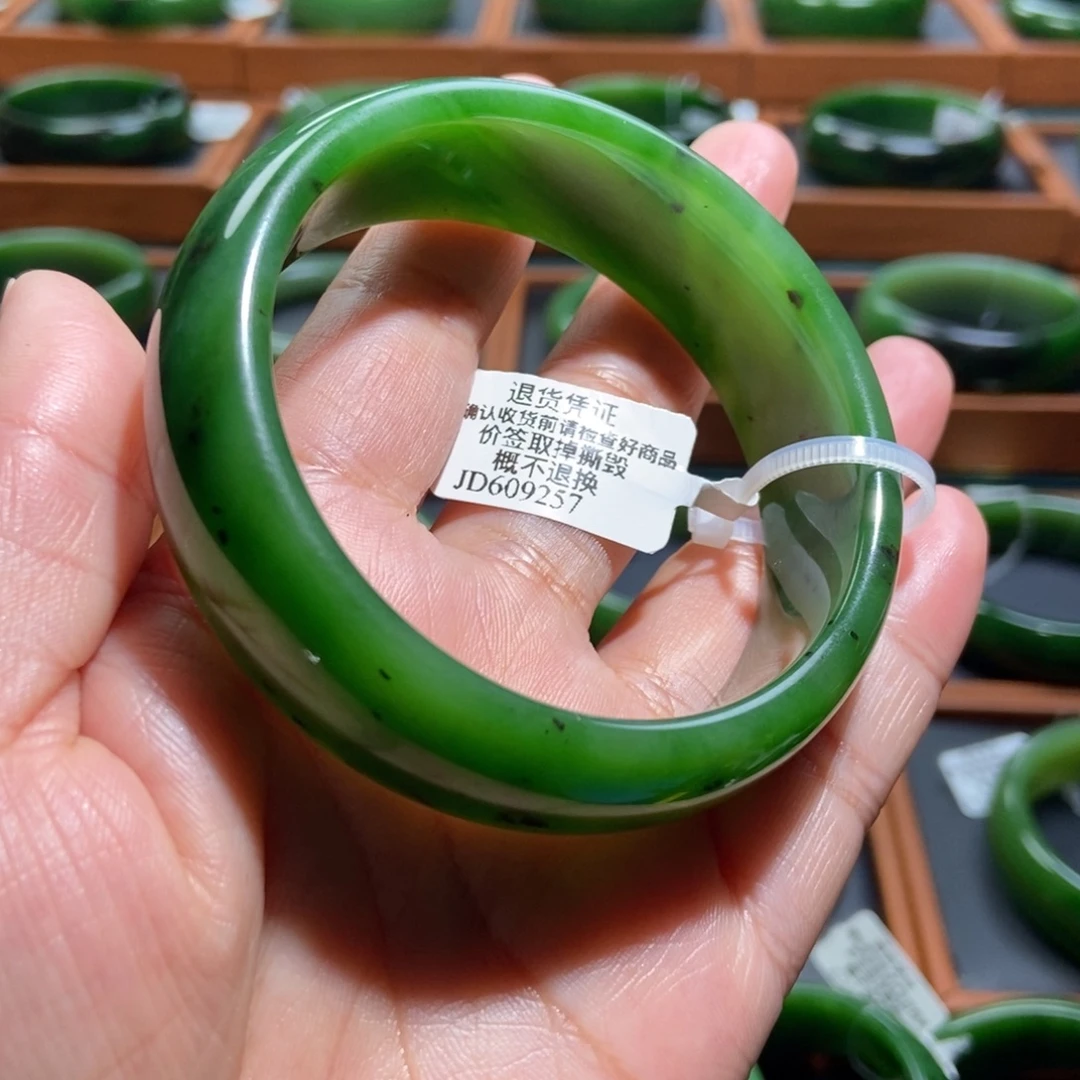 和田玉（碧玉）未镶嵌手镯辣阳绿5758