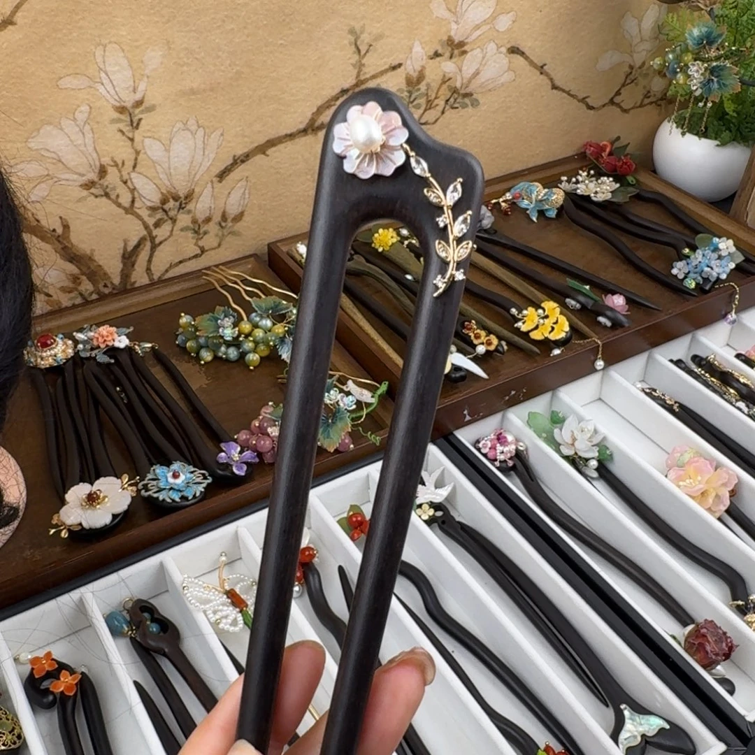 梅***哈醋酸铁合金15厘米双面花檀木簪