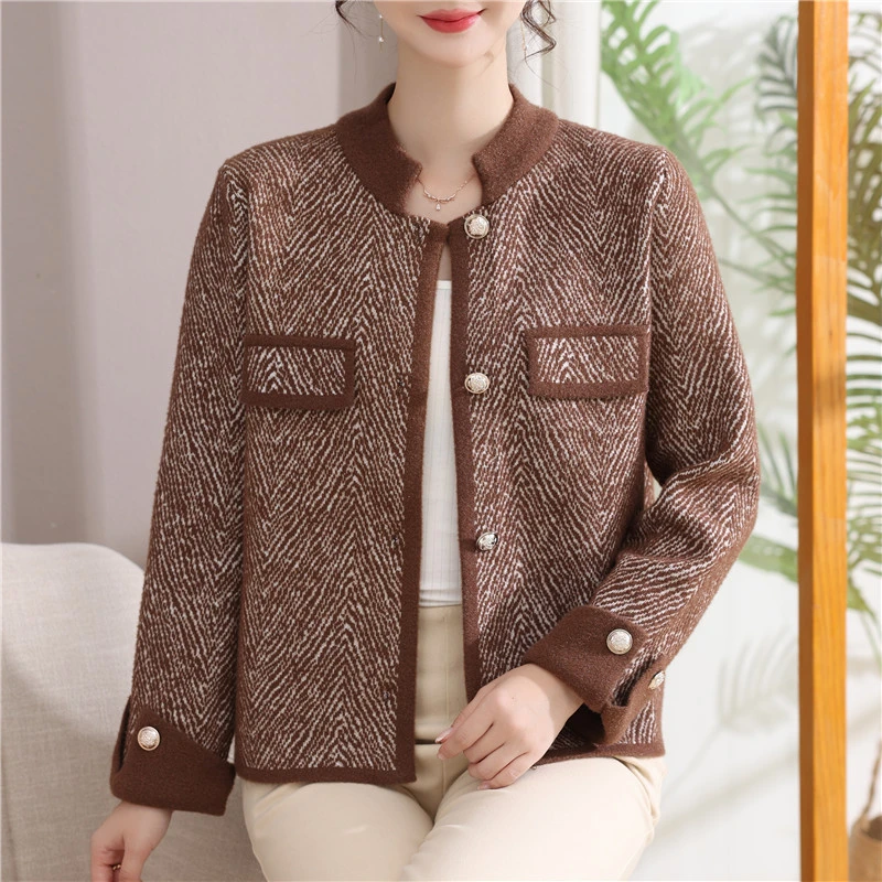 106新款妈妈春秋季小香风短款外套中老年女士洋气呢子开衫上衣女