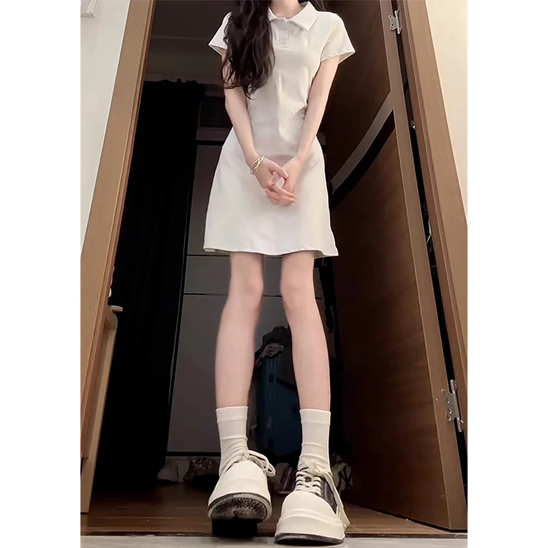 白色polo连衣裙正肩a字裙女夏日绝美巨好看的小裙子掐腰包臀短裙