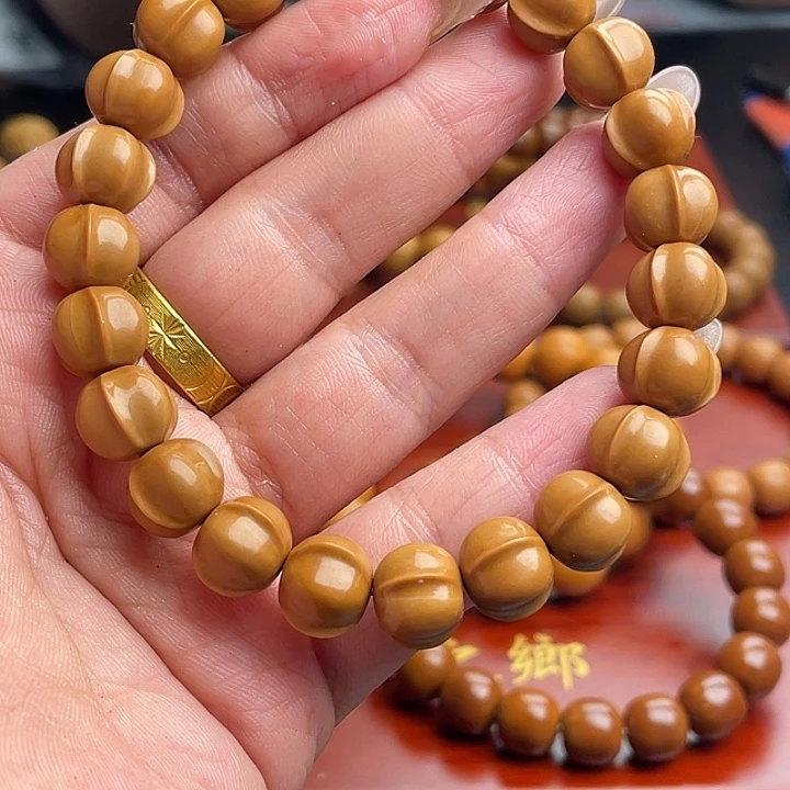 橄榄核吊坠猴头鲨鱼呗