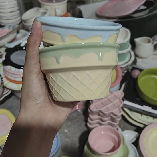 瓷瑕疵陶瓷介意不拍绿和蓝冰淇淋碗