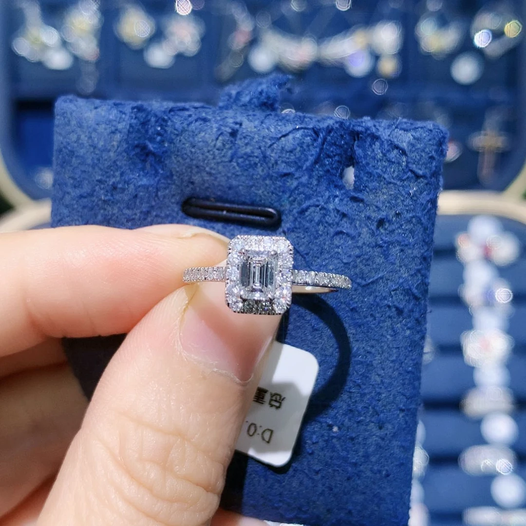 【闪购商品】铂Pt950镶嵌戒托钻石36分主石方糖戒指