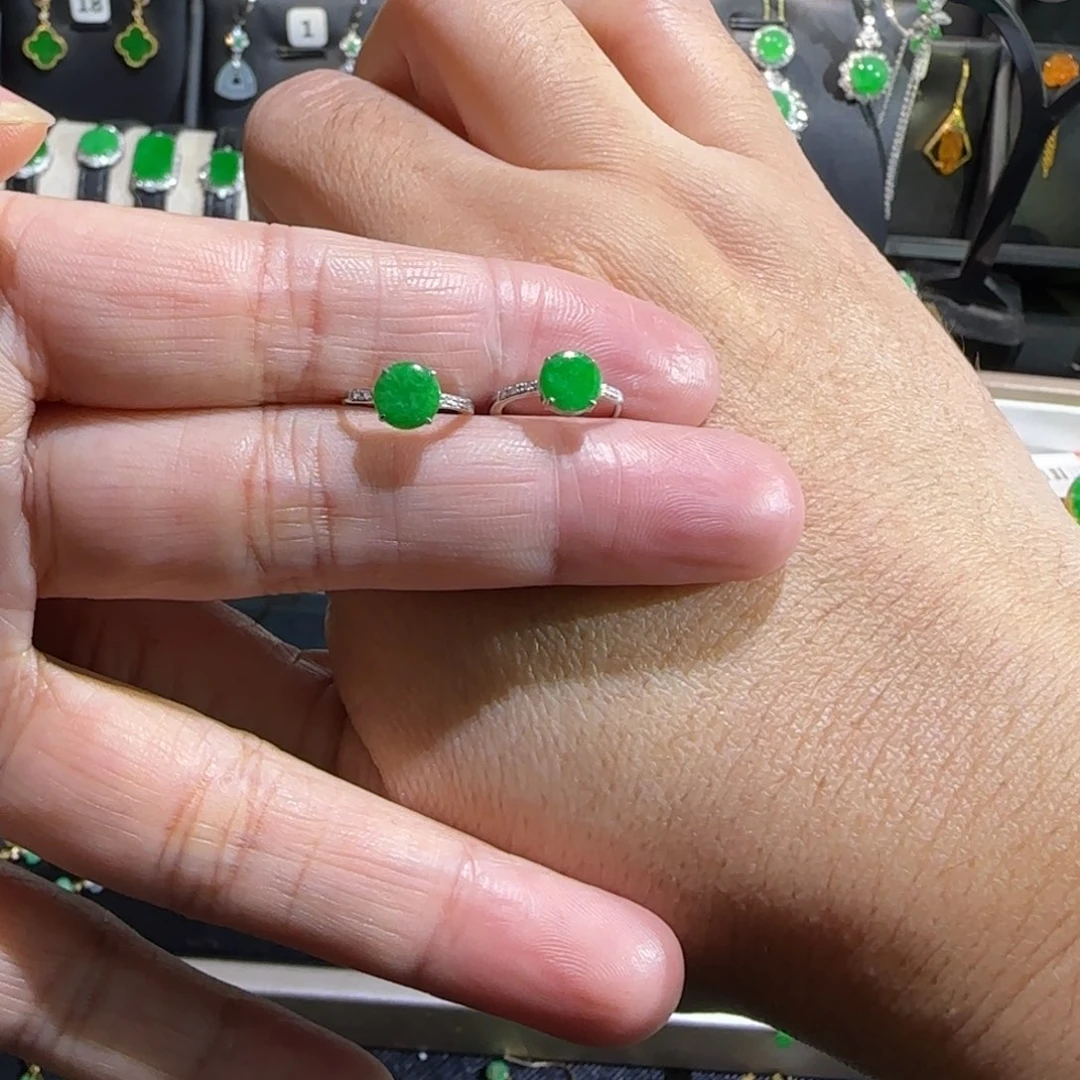 翡翠18K金镶嵌颈饰耳包