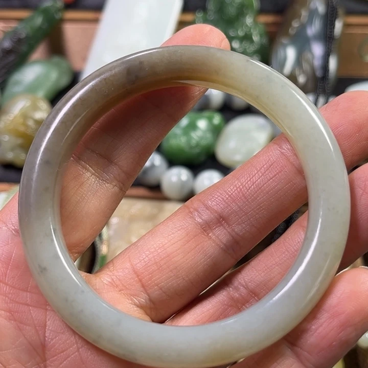 和田玉（糖玉）未镶嵌手镯
