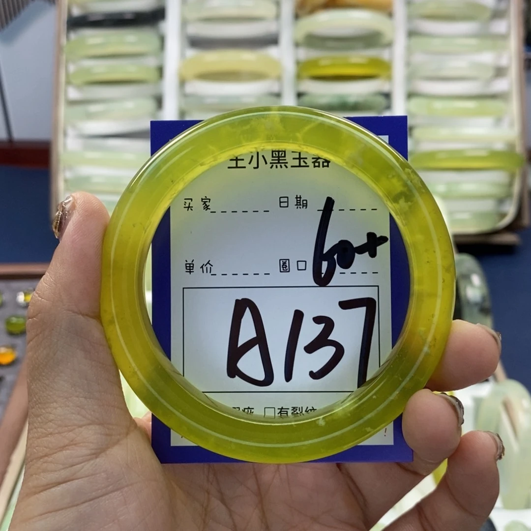 蛇纹石玉手镯未镶嵌某*只