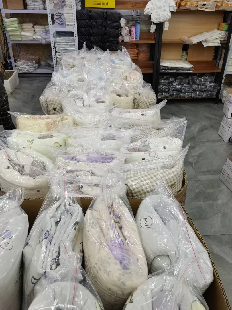 微瑕介意慎拍！150*220±5厘米    水洗棉床铺