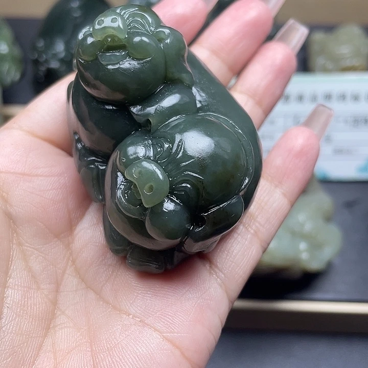瑶***林和田玉未镶嵌颈饰