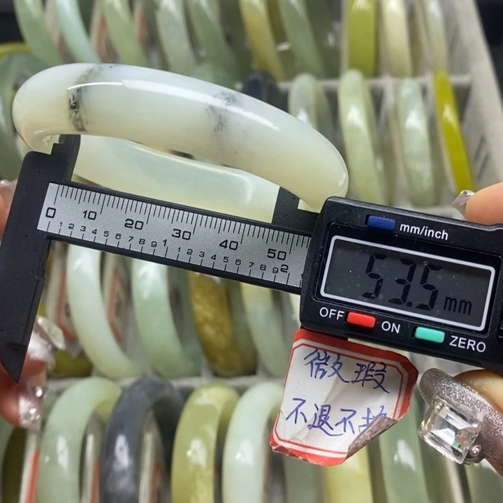 蛇纹石玉手镯99未镶嵌