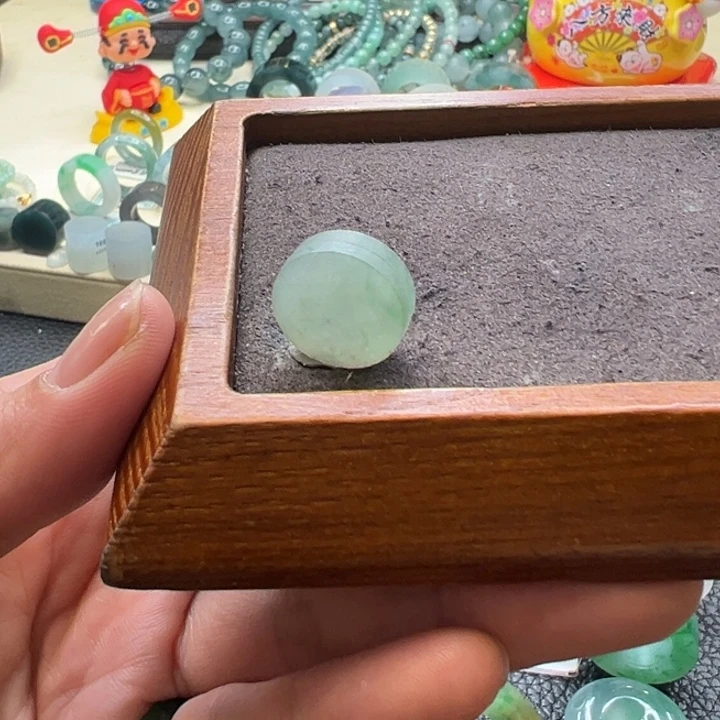 定制翡翠未镶嵌扣子