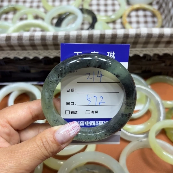未镶嵌岫玉手镯天然