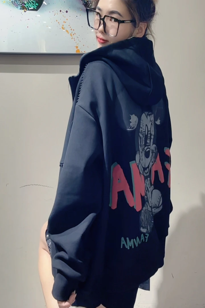 潮牌女装秋冬款连帽黑色外套大码外套