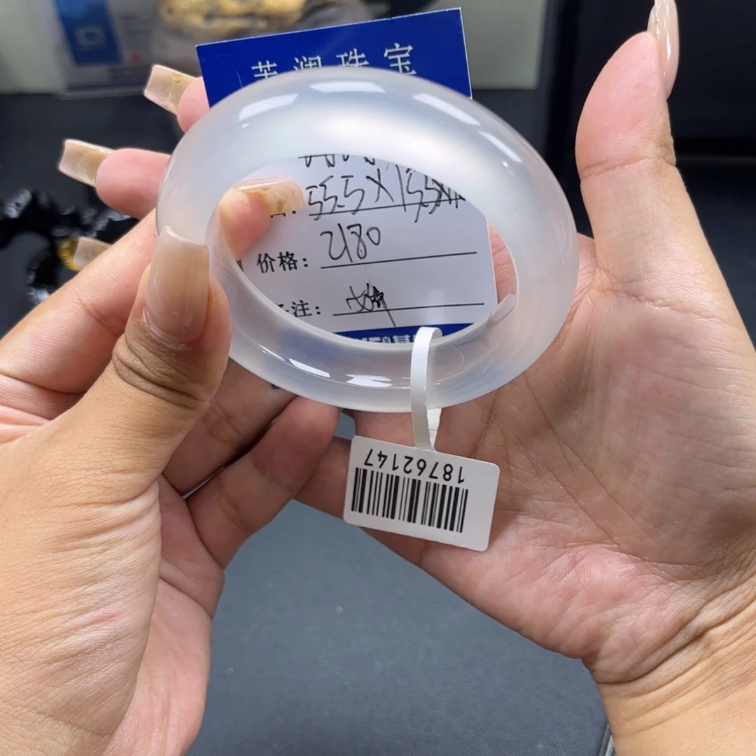 浦***浦石英质玉未镶嵌手镯