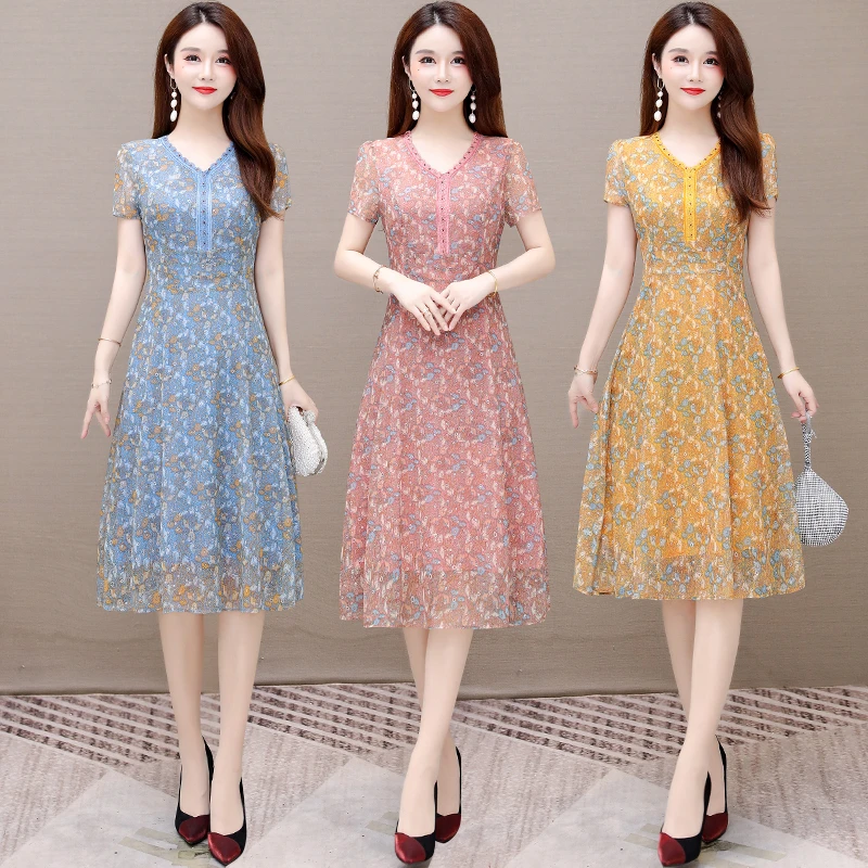 2025夏季新款碎花连衣裙女中长款时尚中年妈妈装遮肚显瘦高档裙子