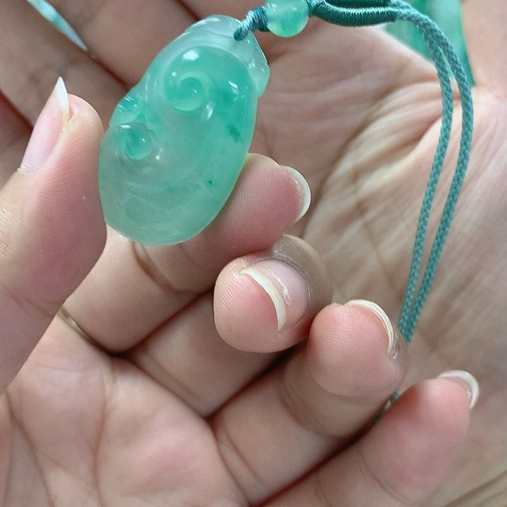 石英质玉未镶嵌颈饰